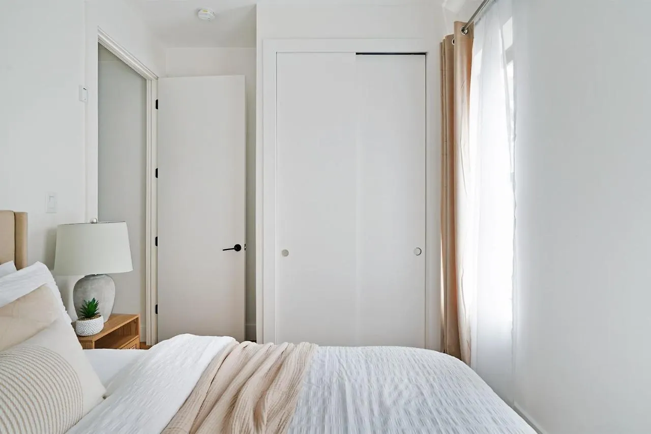 1290-7 New Renovated 2 Bedrooms In Ues New York 0*,  USA